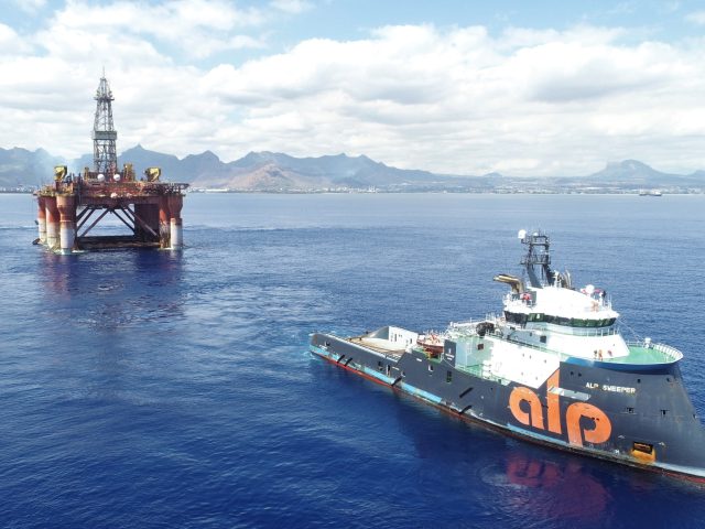 Blackford Rig (On Tow)